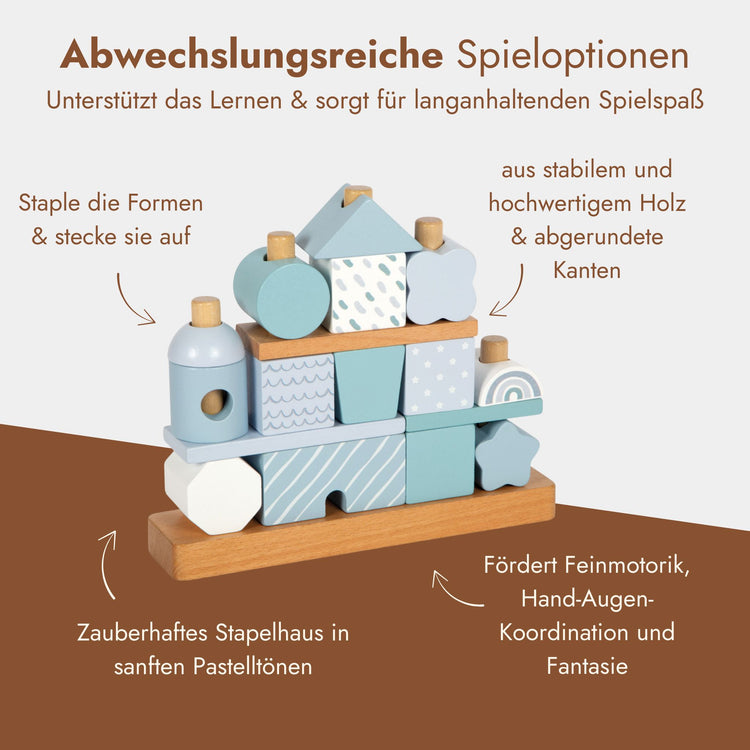 Stapelhaus aus Holz in Rosa und Blau mit Bausteinen in Pastelltoenen auf Holzsockel fuer Kleinkinder.