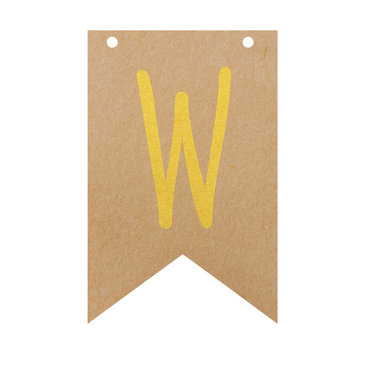 Einzelner Wimpel aus Kraftpapier mit goldenem Buchstaben W fuer personalisierte Wimpelkette.