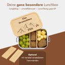 Personalisierte Edelstahl-Brotdose mit Bambusdeckel, Gravur mit Name und Bergmotiv, geoeffnet mit Trennwaenden.