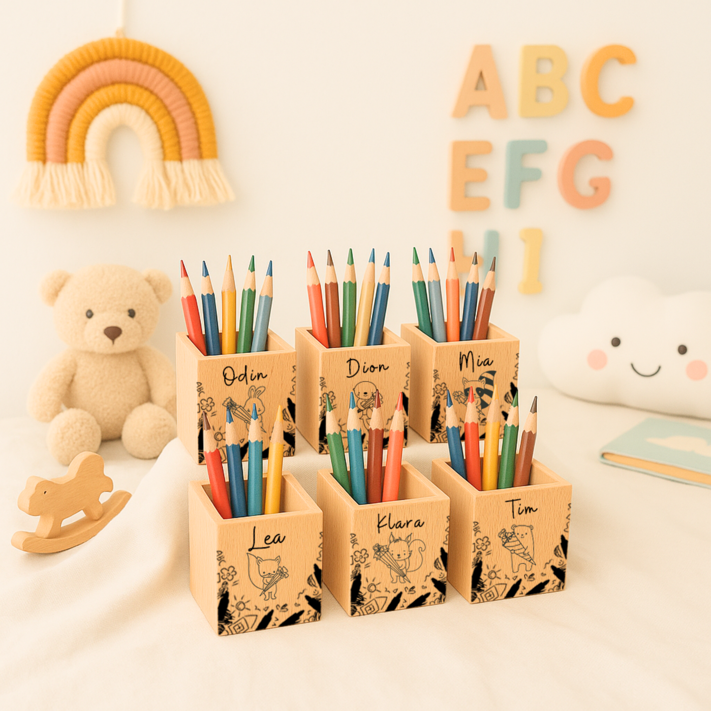 Personalisierter Stiftehalter aus Holz mit Gravur