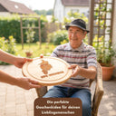 Rundes Holzbrett aus Buche mit personalisierter Gravur und Wunschname als Geschenkidee fuer Opa.