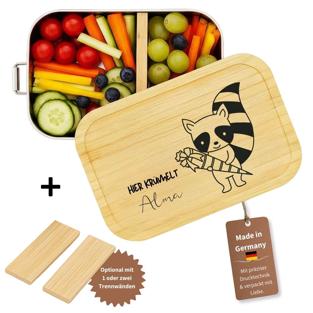 Personalisierte Edelstahl-Brotdose mit Bambusdeckel, Waschbaer-Motiv und Namensgravur fuer Kinder.