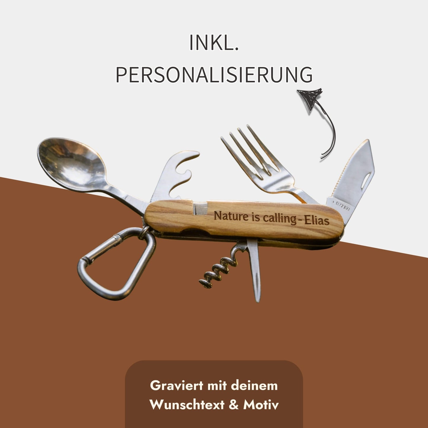 Campingbesteck-Multitool aus Edelstahl mit Olivenholzgriff und personalisierter Gravur, ausgeklappt mit Gabel, Loeffel und Messer.