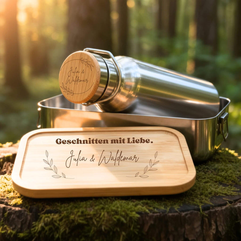 Personalisiertes Lunchbox- und Trinkflaschen-Set aus Edelstahl mit Bambusdeckel und Gravur Julia & Waldemar.