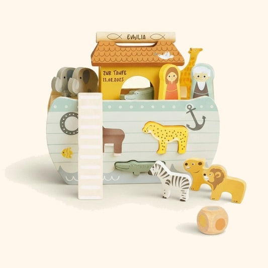 Arche Noah Holz - Steckspiel vor cremefarbenem Hintergrund.
