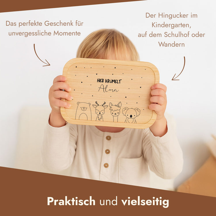 Personalisierte Edelstahl-Brotdose mit Holzdeckel, gravierte Waldtiere und Name Alma fuer Kinder.
