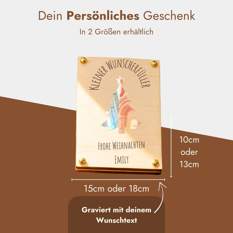 Holzkarte Kleiner Wunscherfüller mit Maßen: 10 × 15 cm oder 13 × 18 cm, graviert mit Wunschname.