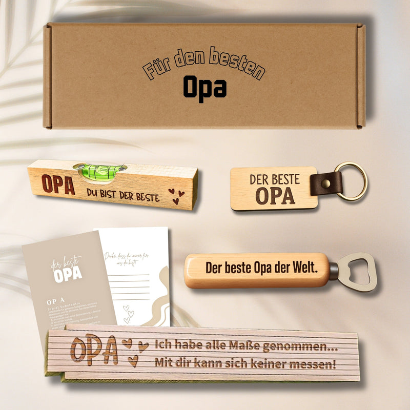 Personalisiertes Geschenkset Opa mit gravierter Wasserwaage, Schluesselanhaenger, Flaschenoeffner, Zollstock und Karte aus Holz.