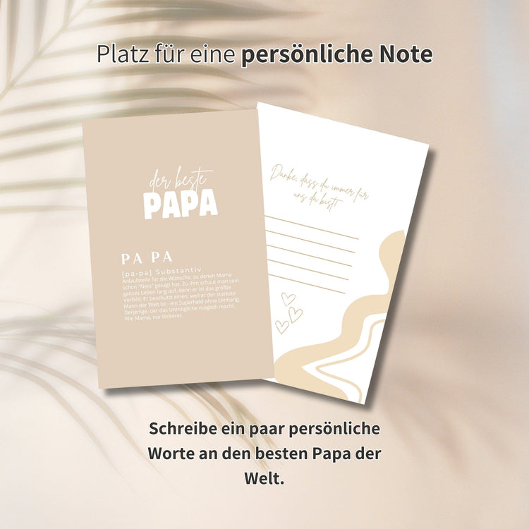 Personalisierte Grußkarte mit Papa-Definition in Beige und Platz für handgeschriebene Worte an den besten Papa.