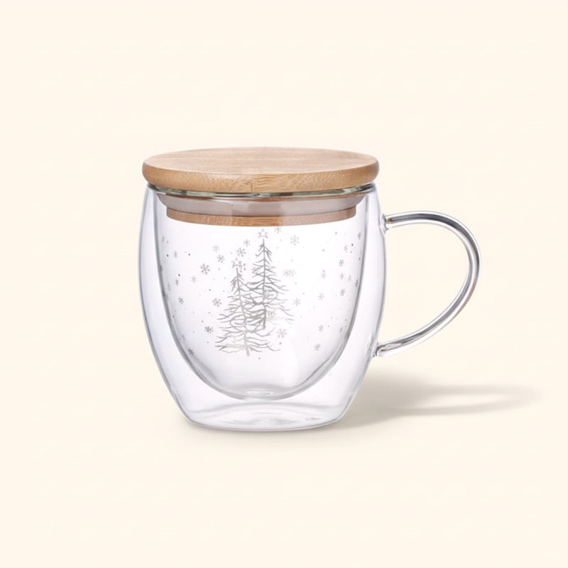 Doppelwandiger Glasbecher 220 ml mit Tannenbaum-Dekor und Bambusdeckel, ohne Gravur