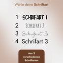 Schriftarten-Auswahl fuer personalisierten Greifling Tierfreunde mit vier verschiedenen Gravur-Schriftoptionen.