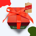 Happy Box Geschenkbox Merry Christmas Variante mit rotem Deckel, Satinschleife und gruenem Boden.