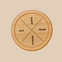 Rundes Holzbrett aus Buche mit Gravur Eat Sleep Train Repeat, ideales Fitness-Geschenk fuer Sportler.