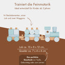 Personalisierbarer Holz-Stapelzug in Pastellblau mit Lok und zwei Waggons aus 14 Steckelementen fuer Kinder ab 3 Jahren.