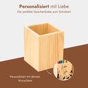 Personalisierter Stiftehalter aus Holz mit Tiermotiv-Gravur und Namensgravur als Geschenk zum Schulstart.