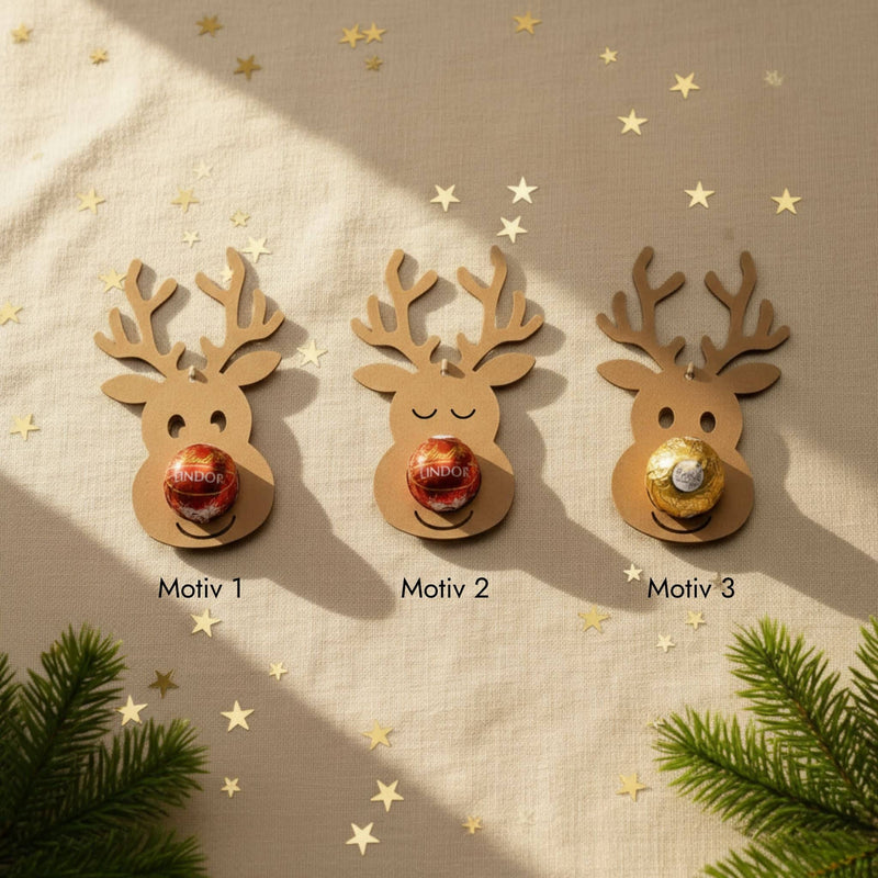 Drei Rentier-Schokoladenhalter aus Kraftpapier mit Lindor-Kugel als Nase in verschiedenen weihnachtlichen Motiven.