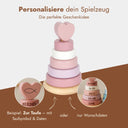 Personalisierbarer Stapelturm aus Holz in Rosa mit Herzspitze und individueller Gravur fuer Taufe oder Geburt.