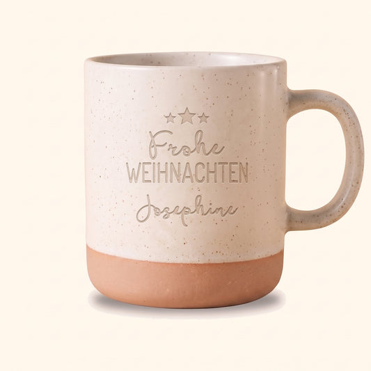 Weihnachtstasse mit Name personalisiert: Frohe Weihnachten: Gravur auf Keramiktasse Weiß, Beispiel mit Josephine.