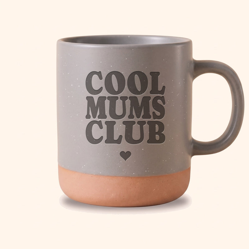 Keramik Tasse 360ml grau mit Gravur „Cool Mums Club" und Herz