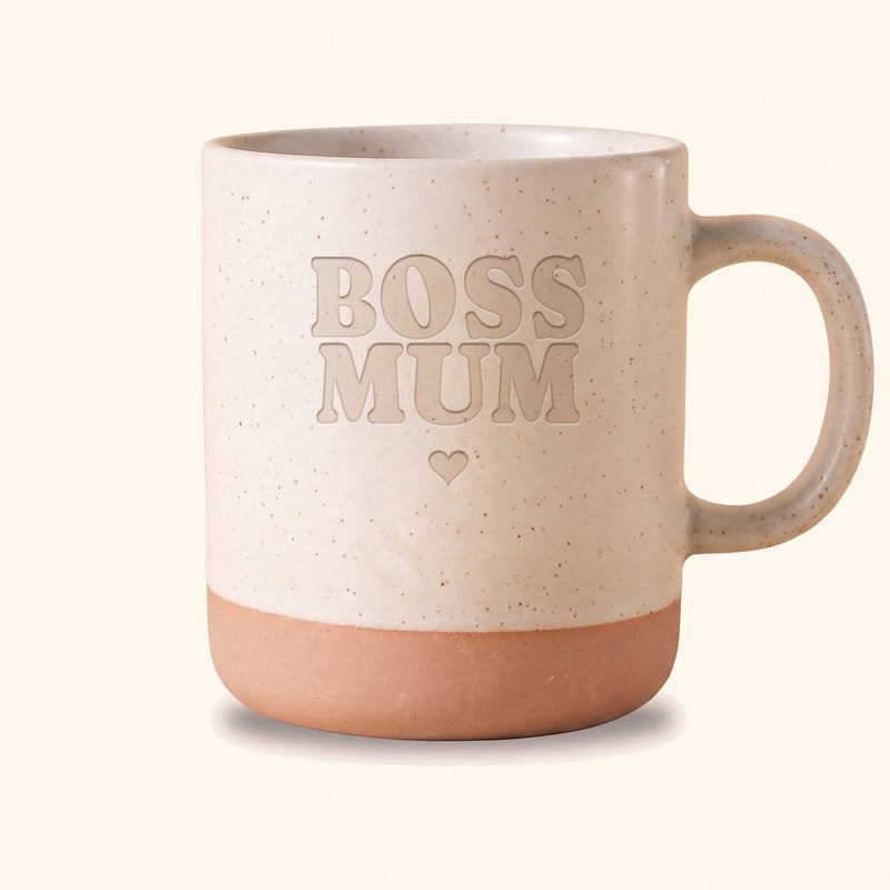 Keramik Tasse 360ml weiß mit Gravur „Boss Mum" und Herz