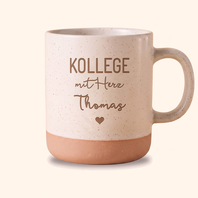 Tasse Kollegin mit Herz personalisiert mit Name: Kollege mit Herz auf Keramiktasse Weiß, Beispiel mit Thomas.
