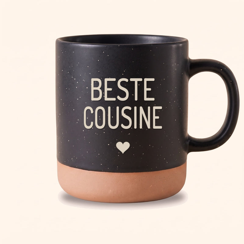 Keramik Tasse 360ml schwarz mit Gravur „Beste Cousine" und Herz