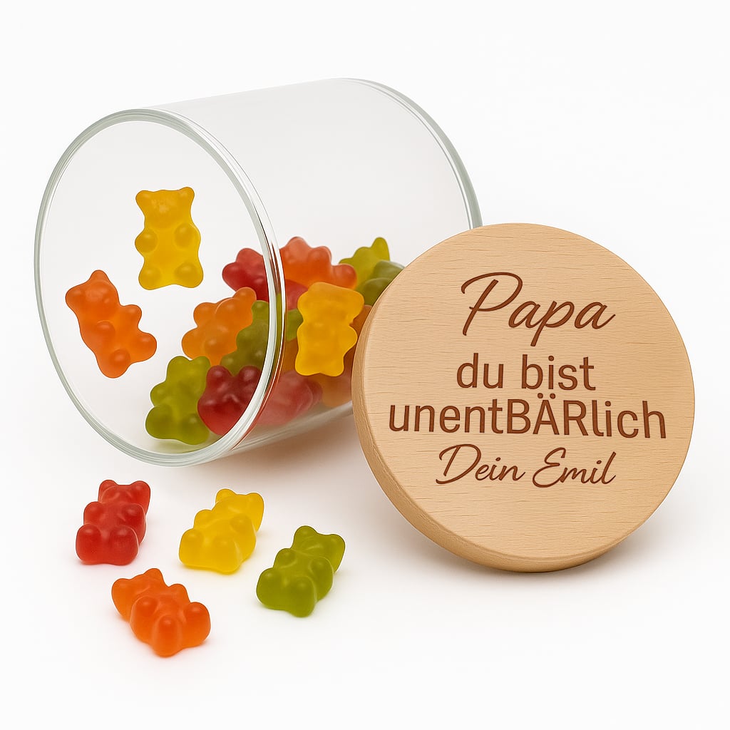 Vorratsglas mit graviertem Holzdeckel und bunten Gummibaerchen, personalisiert mit Papa du bist unentBAERlich.