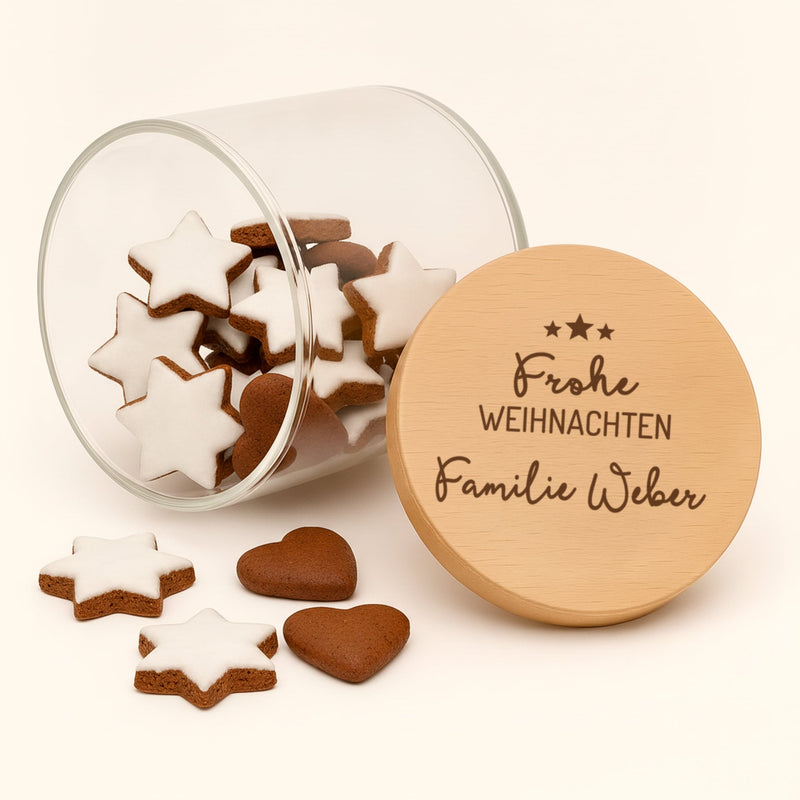 Personalisiertes Vorratsglas zu Weihnachten mit Plätzchen, Deckelgravur „Frohe Weihnachten Familie Weber“, Deckel im Detail