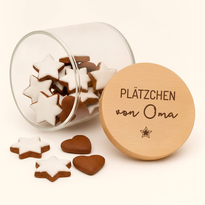 Personalisiertes Plätzchenglas mit Weihnachtsplätzchen, Deckelgravur „Plätzchen von Oma“ mit Zimtstern, Deckel im Detail