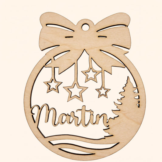 Weihnachtsbaum-Anhänger aus Holz, Motiv Sterne & Tanne mit Namen Martin: Schleife, hängende Sterne und Tanne, Name ausgesägt.
