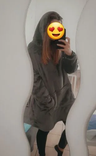 Moodie Dark Grey photo review